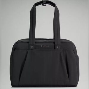 Lululemon throwback triple zip bag 25L EUC